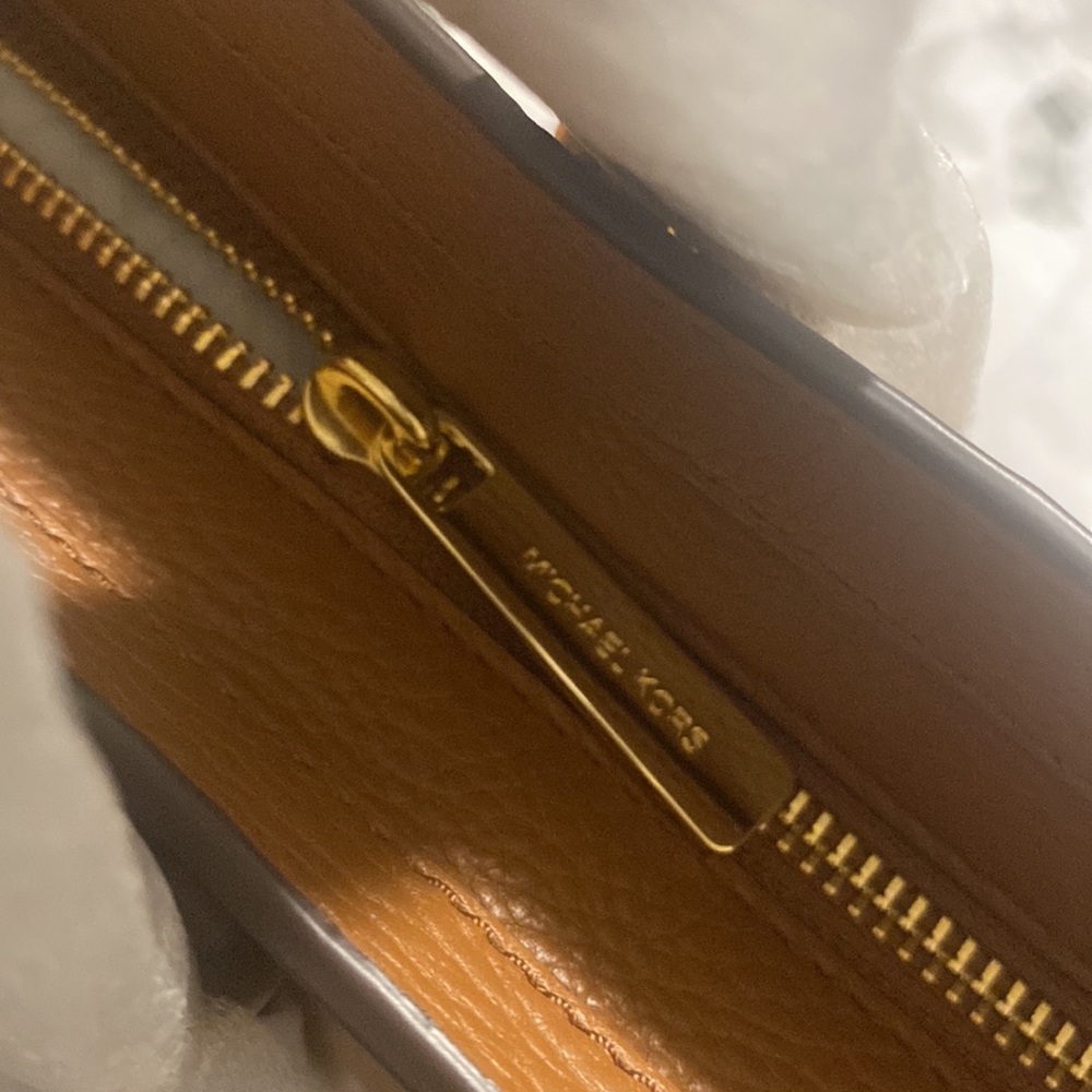 Brand New Micheal Kors Leather Brown Luggage size Bag.. - Picture 3 of 7